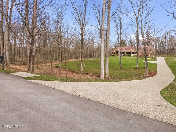 3rd image of 2073 Clear Creek Dr