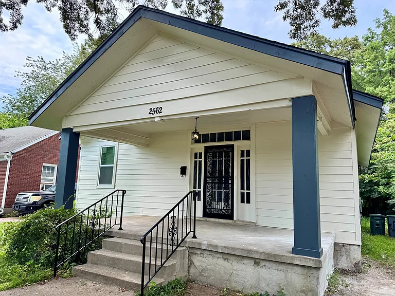 2562 School Ave — Photo 15