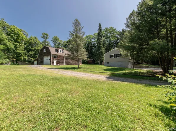 676-678 Oak Summit Road, Millbrook, NY 12545