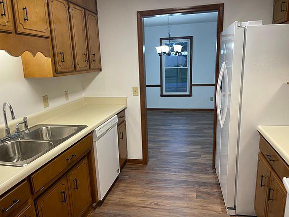2nd image of 534 Gaines Cir