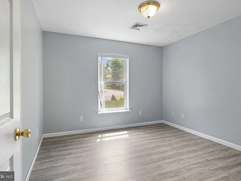 1019 Cricket Ln — Photo 25