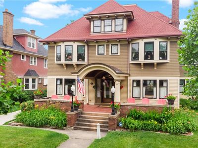 10921 Wade Park Ave, Cleveland, OH, 44106