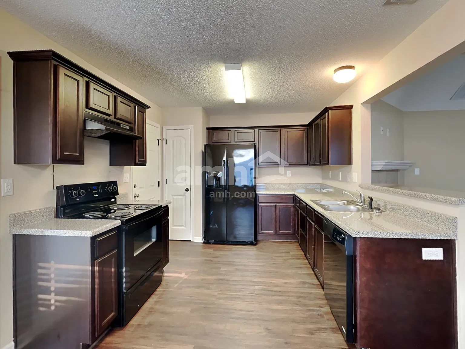 3 bed, 2.0 bath, 1357 sqft, $1,780 — Photo 3