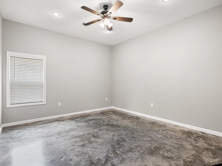606 W Matthews Ave — Photo 10