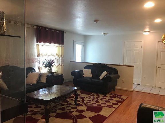 3rd image of 2100 C St