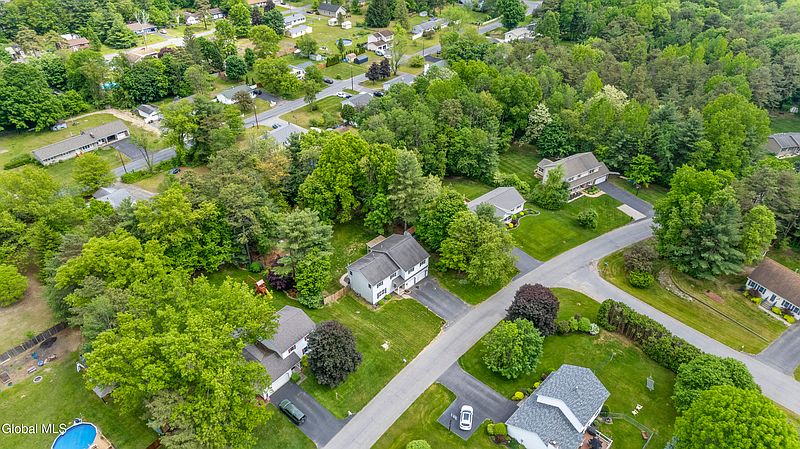 2nd image of 13 Heresford Lane