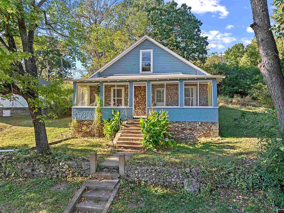 1st image of 513 McLean Ave
