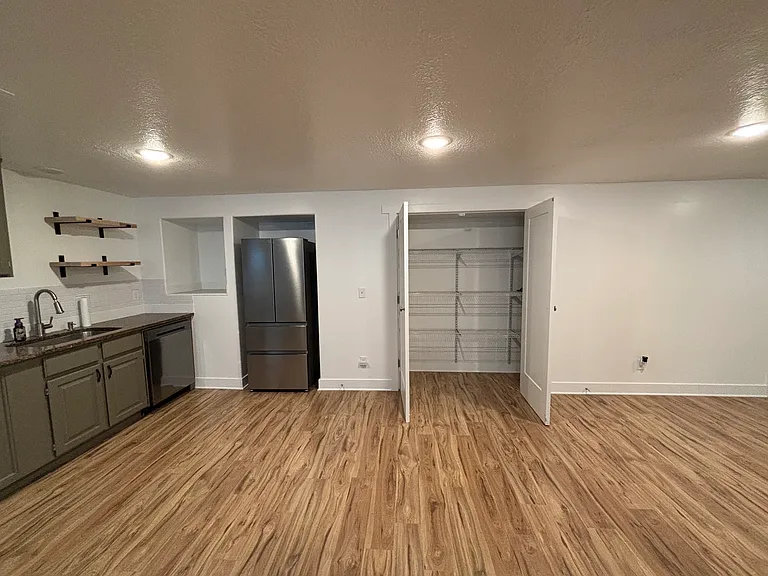188 E Bruin Dr — Photo 6