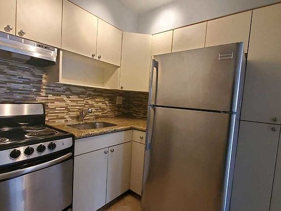 3rd image of 31-23 Crescent St #1A