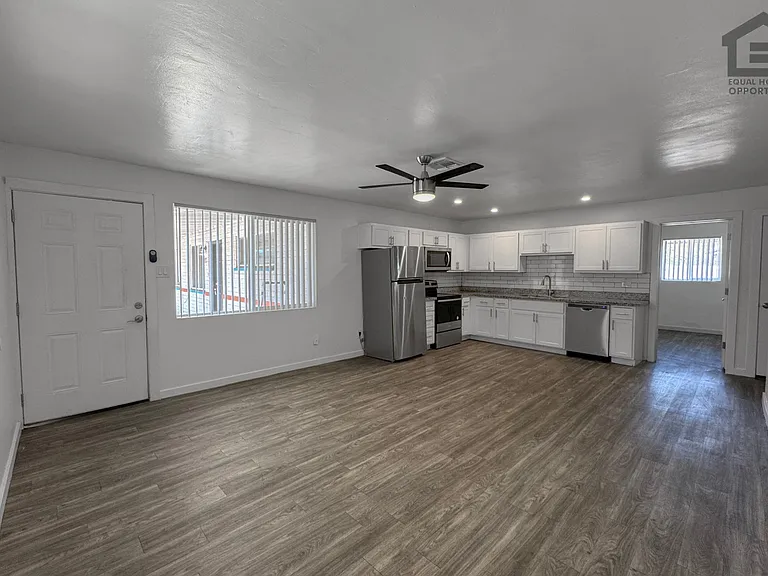 1336 E Willetta St — Photo 41
