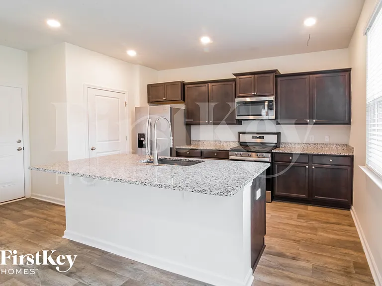 114 Whispering Wood Dr — Photo 6