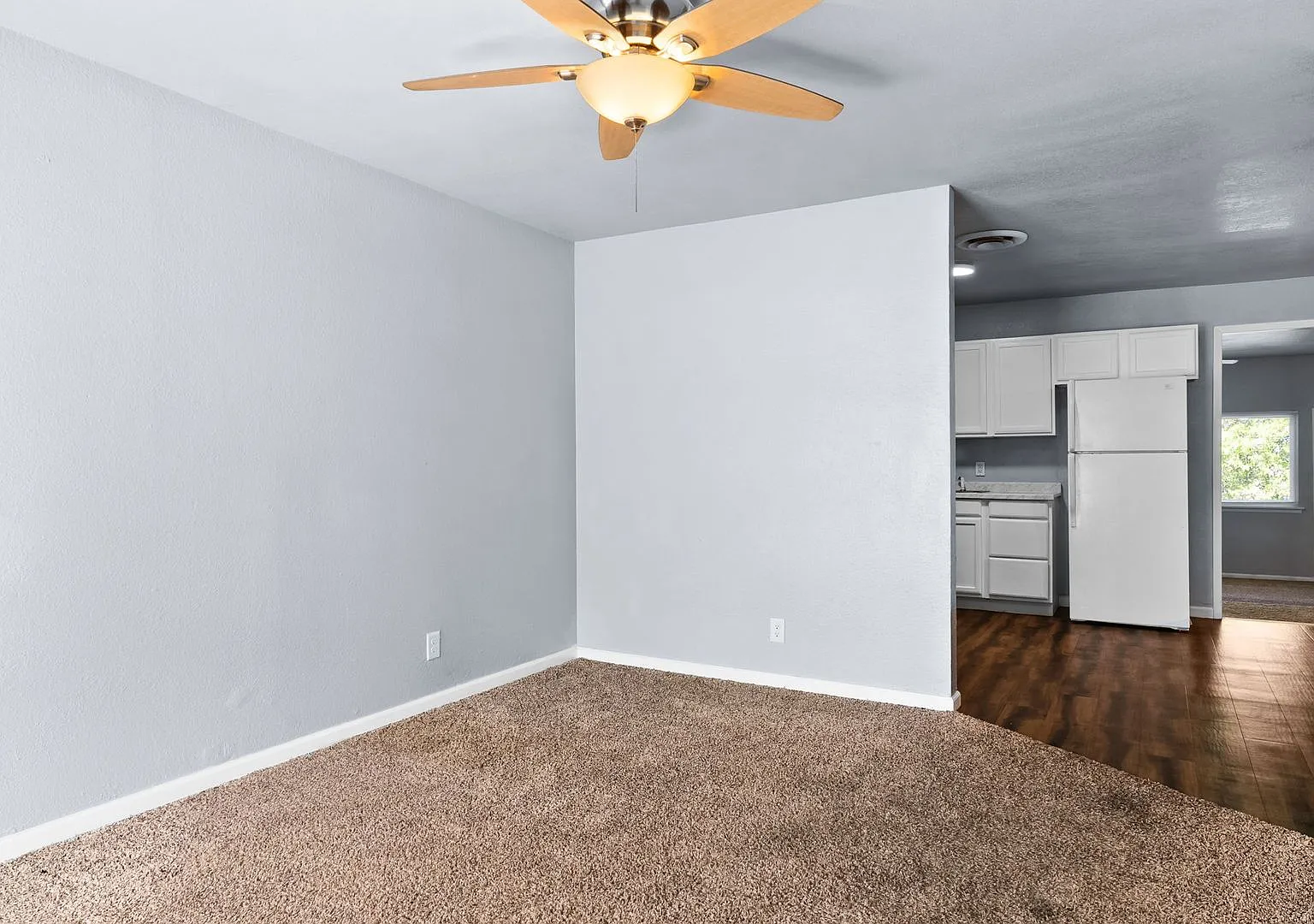 2709 Hillside Dr — Photo 2