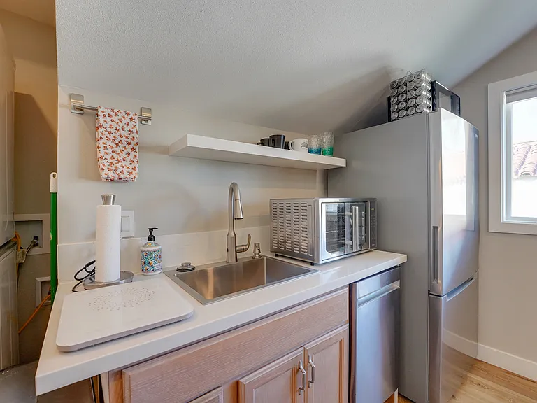 208 J Ave #A — Photo 4