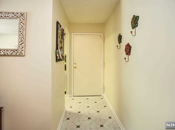 5th image of 530 Fairview Ave #207-3207
