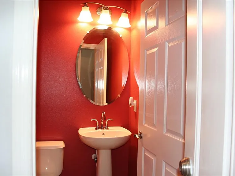 3939 Cesare St — Photo 11