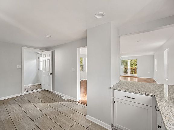 4th image of 7122 W 132nd Ave