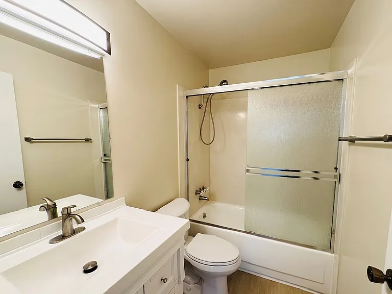 942 Marie Ave — Photo 9