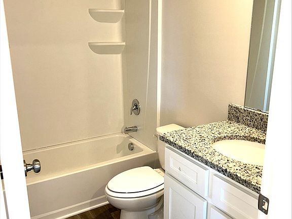 5th image of 337 Dermont Dr