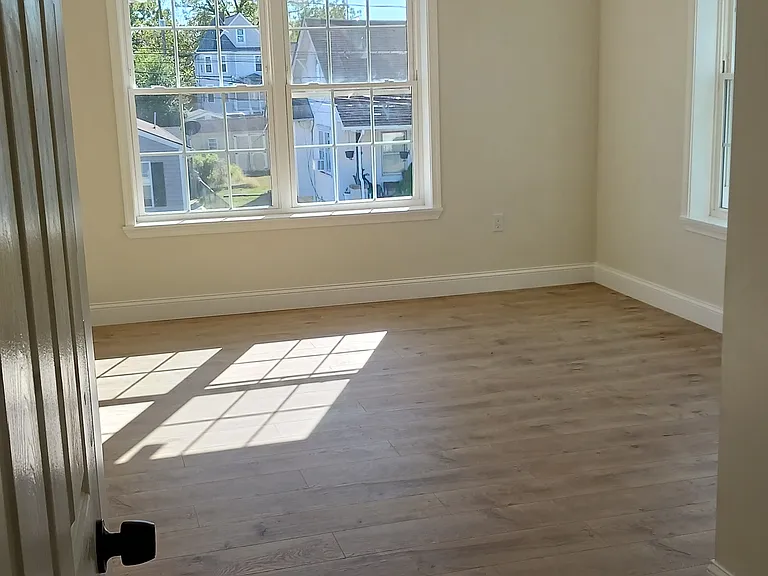 401 Howard St — Photo 24