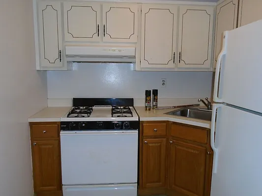 Rented by 18 REALTY | media 2