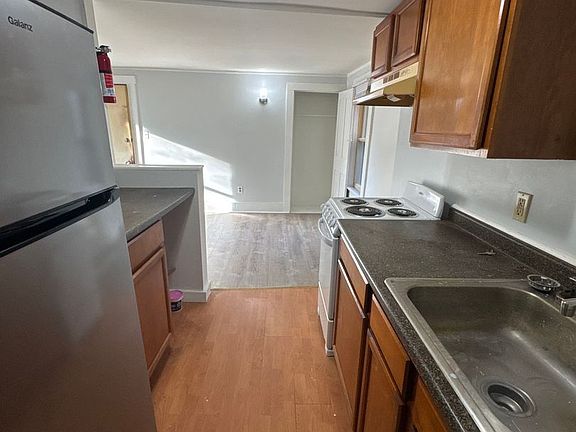 2nd image of 120 Main St #8
