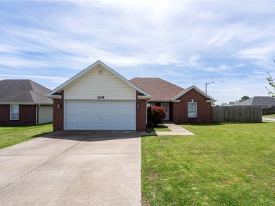 1208 E Ken Leach Ct, Siloam Springs, AR, 72761