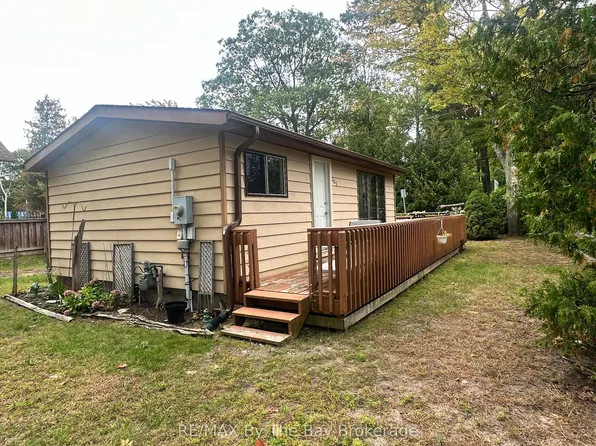 755 Shore Ln, Wasaga Beach, ON L9Z 2C7