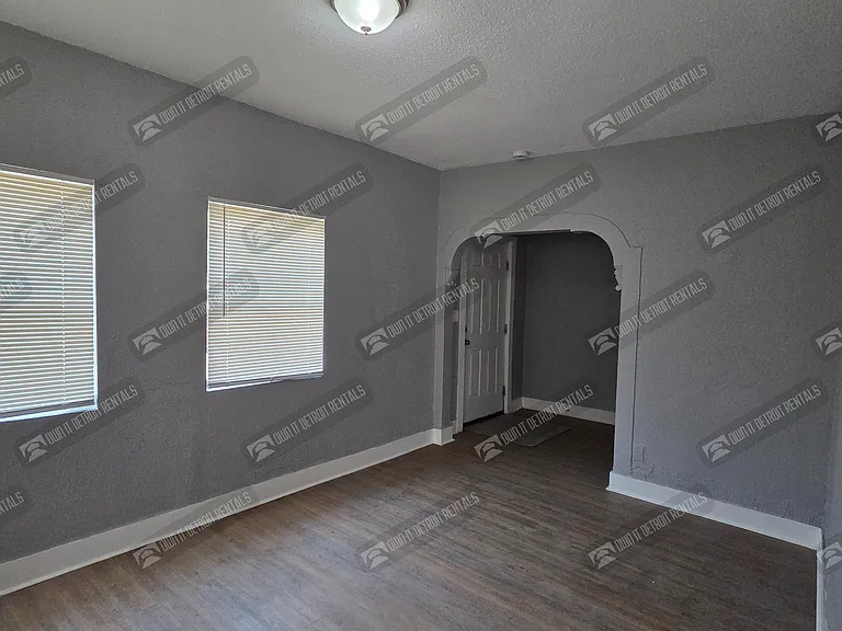 4810 Lenox St — Photo 9