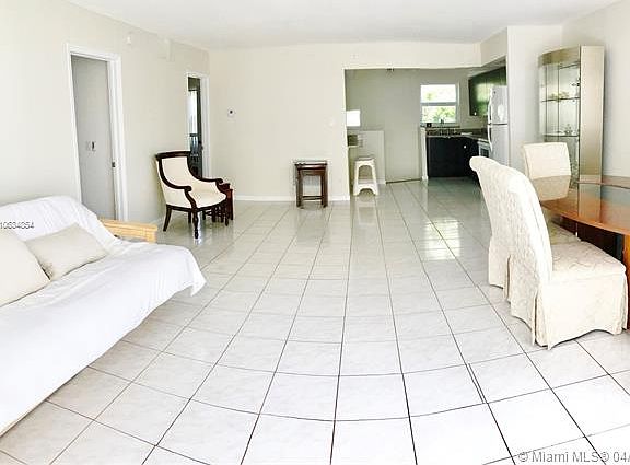 5th image of 3419 S Ocean Blvd #C