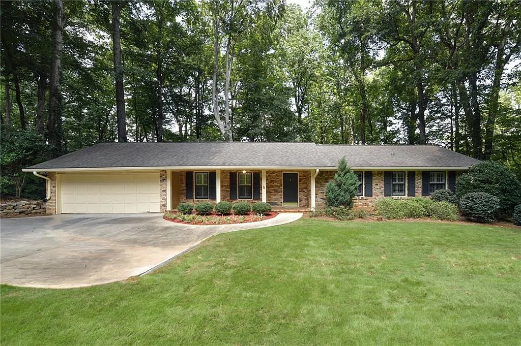 4 bed, 3.0 bath, 2718 sqft, $3,250 — Photo 2