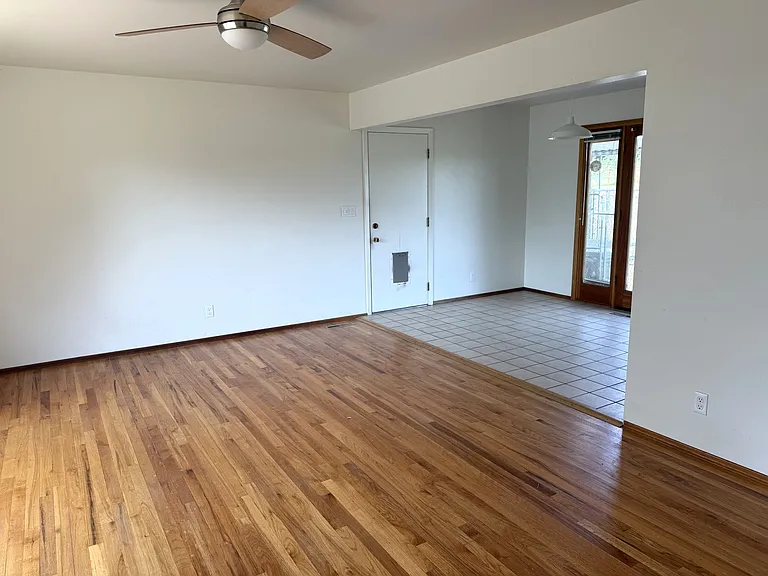 1326 E B St — Photo 3