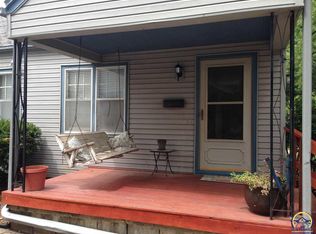 825 SW Cambridge Ave, Topeka, KS 66606