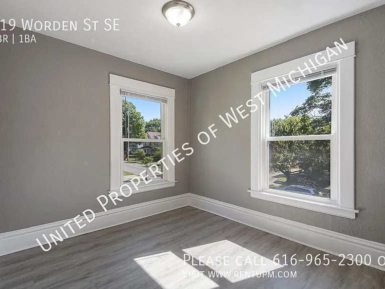 919 Worden St SE — Photo 4