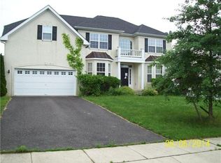 16 Buckingham Dr, Berlin, NJ 08009
