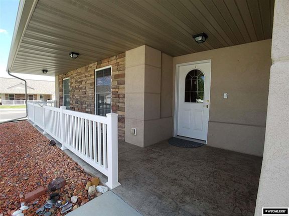 2nd image of 801 Sagebrush Dr