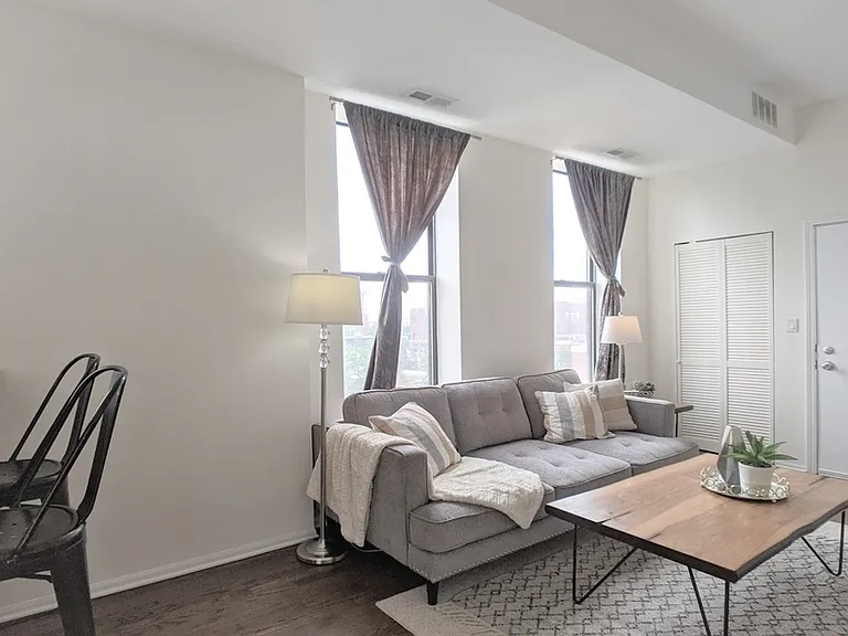 950 W Concord Pl — Photo 17