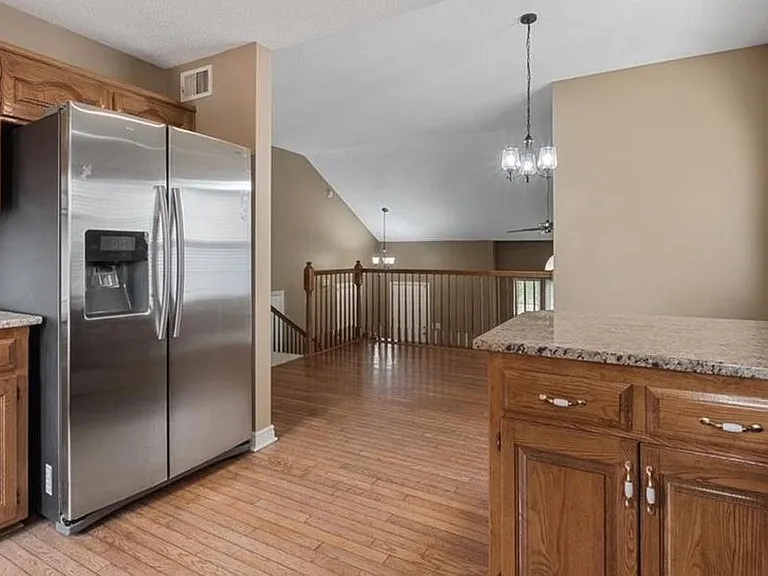 15636 Foster St — Photo 3