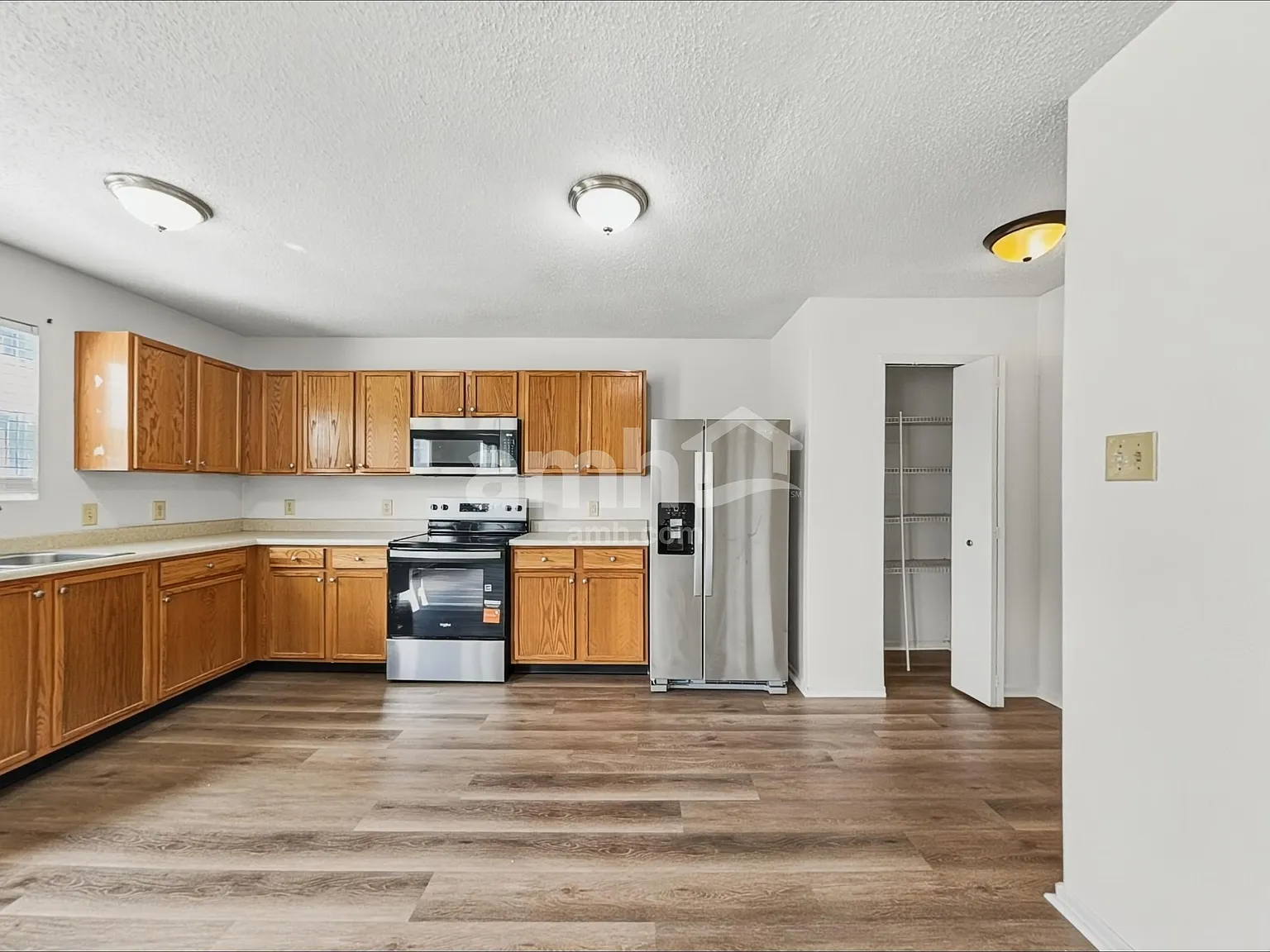 3 bed, 2.5 bath, 2060 sqft, $1,925 — Photo 4