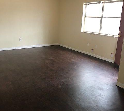 3rd image of 704 Schuller St