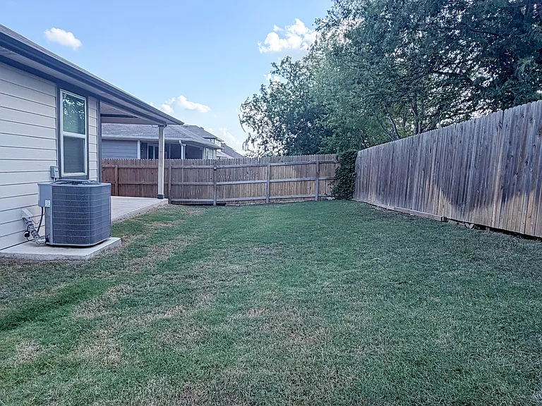 151 Lbj Ln — Photo 39
