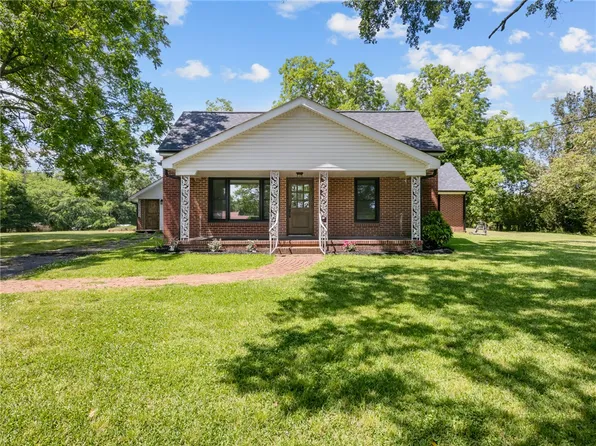 1125 Friendship Rd, Seneca, SC 29678