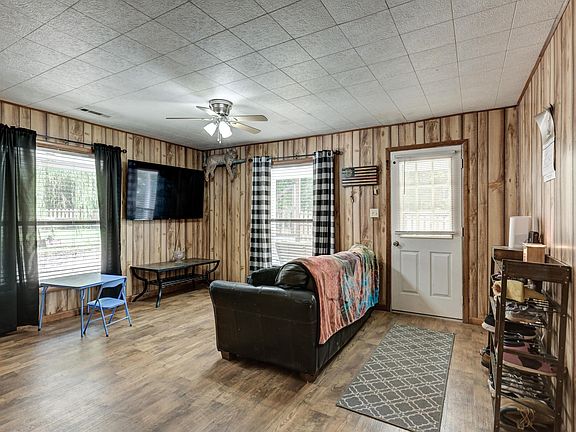 4th image of 19211 Farm Road 1025