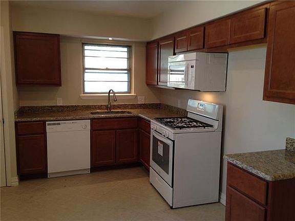 2nd image of 2710 San Vicente Ave
