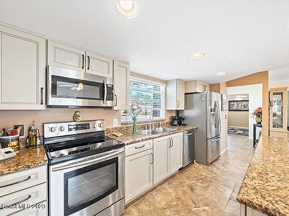 4th image of 298 Cinnamon Lake Cir