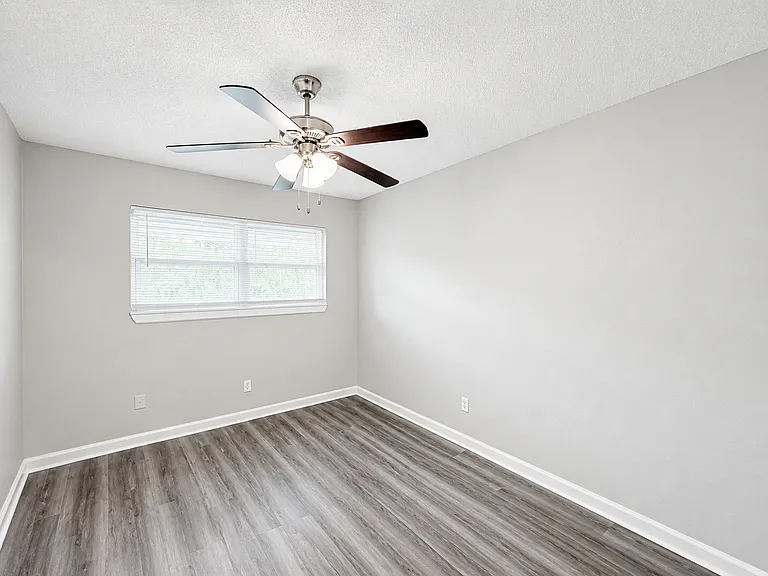 Spanish Cove Apartments — Photo 12