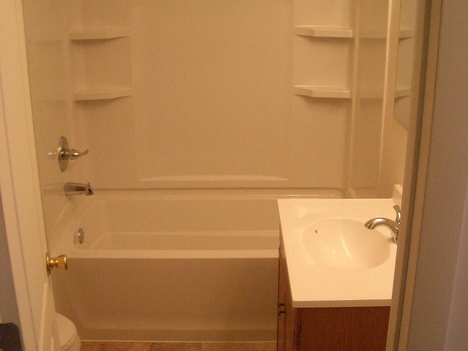 3 bed, 1344 sqft, $2,400 — Photo 4