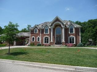 402 Old Mill Cir, Lincolnshire, IL 60069