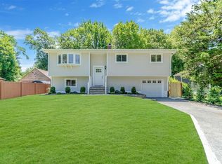 58 Helen Ave, Smithtown, NY 11787