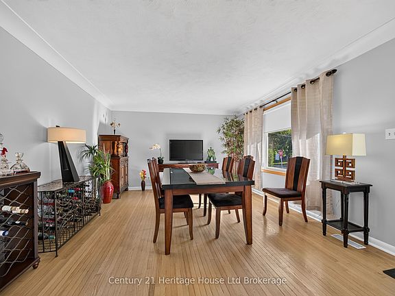 4th image of 256 Markwell St