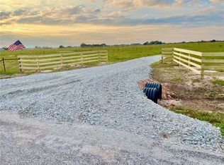 785 Kaechele Rd, Wallis, TX 77485